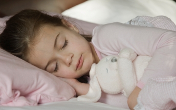 Usia Terbaik Meninggalkan Anak Tidur Sendirian
